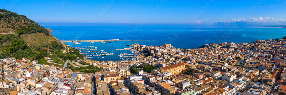 Fototapeta premium Castellammare del Golfo panorama (Gulf of Castellammare) on Mediterranean Sea, Trapany, Sicily, Italy. The town of Castellammare del Golfo in the province of Trapani in Sicily Italy.