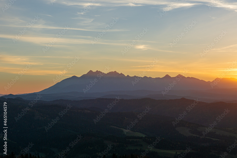 Jesienne Pieniny z widokiem na tatry w jesień Jesienne Pieniny z widokiem na tatry w jesień