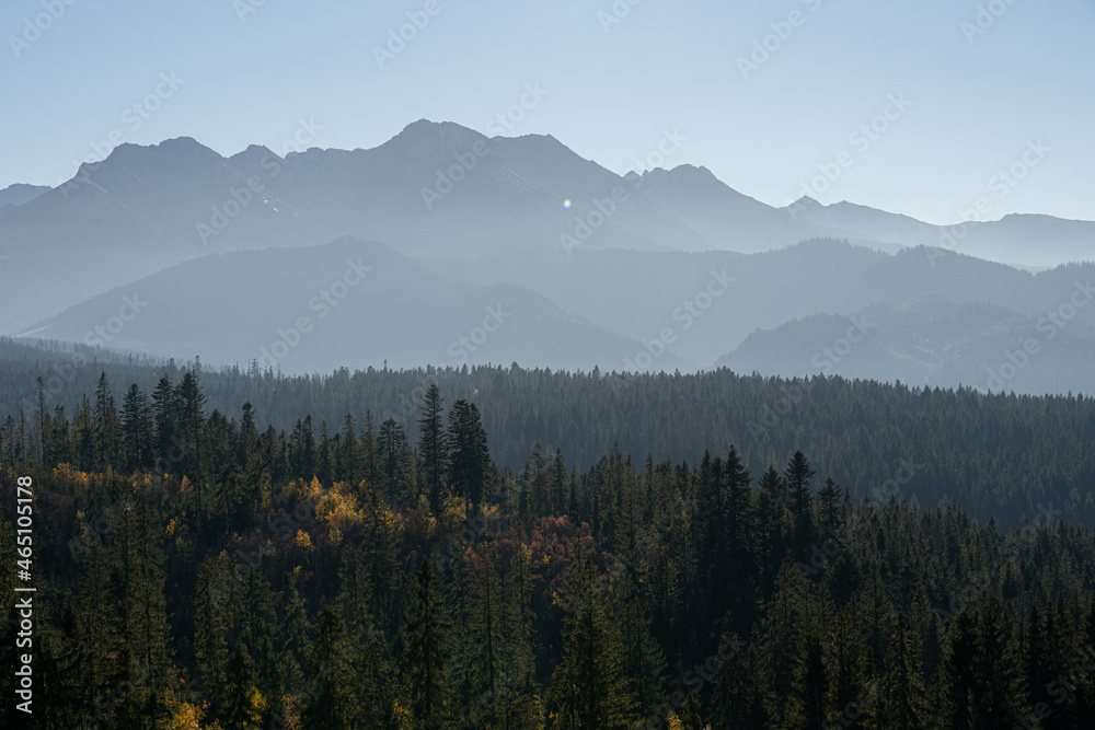 Polana Głodówka w jesień z widokiem na tatry