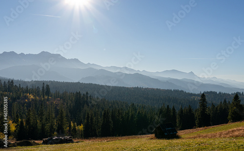 Fototapeta Naklejka Na Ścianę i Meble -  Polana Głodówka w jesień z widokiem na tatry