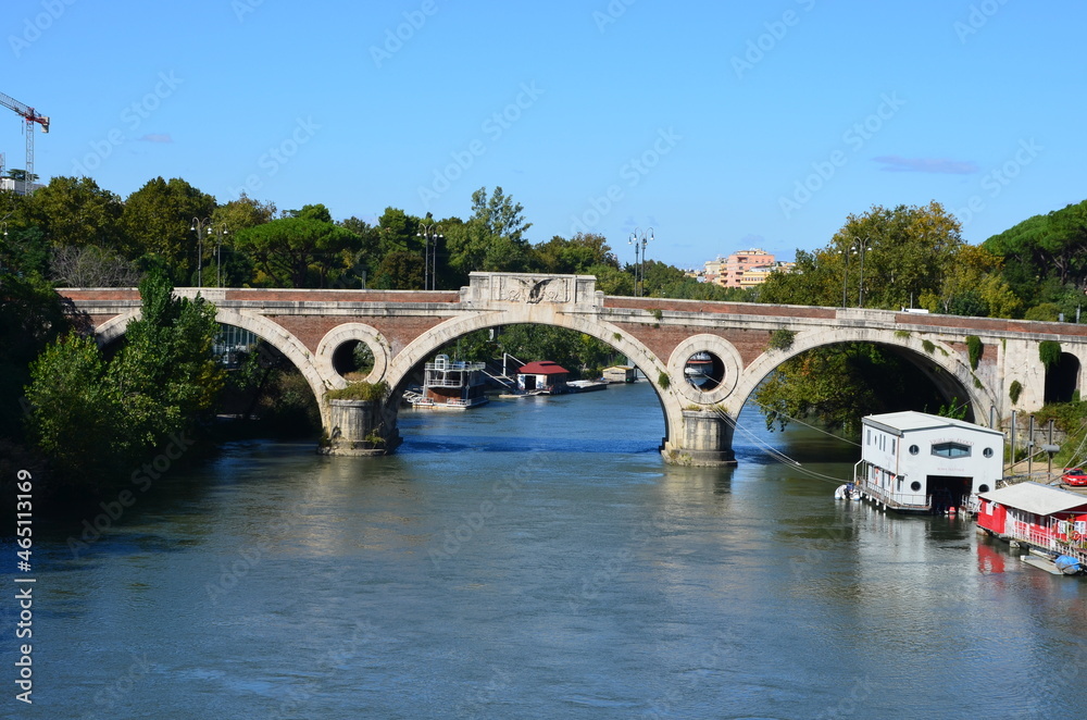 Some photos taken around the ancient and most beautiful city of Rome on a bright sunny day of October.