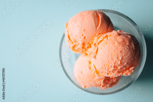 Canvas-taulu Orange Sherbet Scoops in a Glass Bowl
