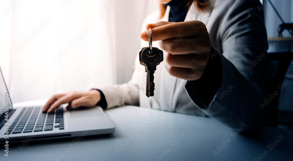 Real estate broker residential house rent listing contract. Offer of ...