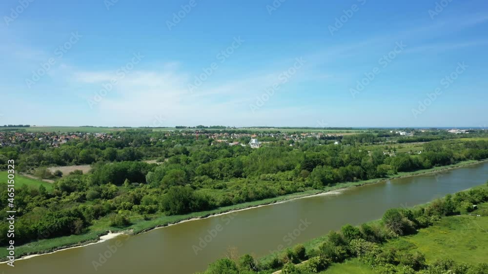 Le Pegasus Bridge et le pont de Ranville en Europe, en France, en Normandie, vers Caen, à Ranville, en été, lors d'une journée ensoleillée.