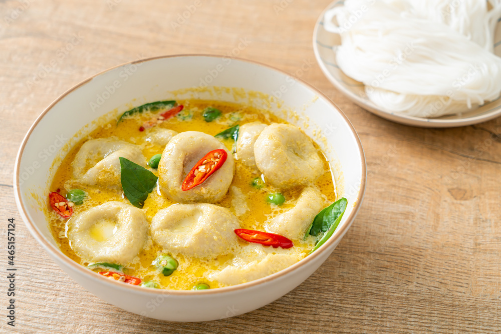 Green curry soup with Fish ball