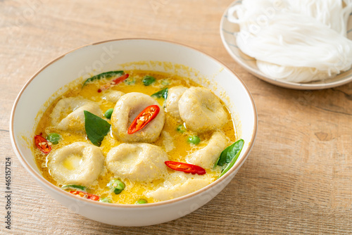 Green curry soup with Fish ball