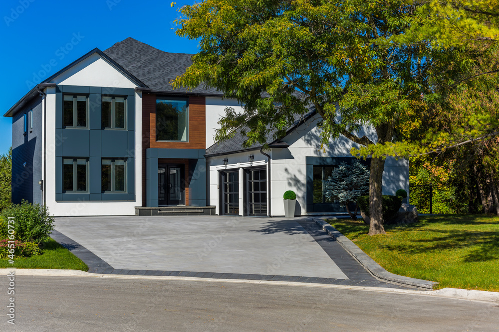 Custom built luxury house in the suburbs of Toronto, Canada Custom built luxury house in the suburbs of Toronto, Canada