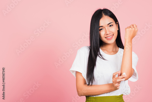 Принти на полотні Portrait of Asian beautiful young woman applying lotion cosmetic moisturizer cre