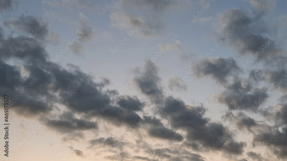 Fototapeta premium Autumn sky with sunset clouds