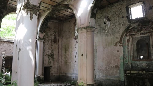 Carpineto di Lancusi – Panoramica dell'interno della chiesa diroccata di San Giovanni Battista photo