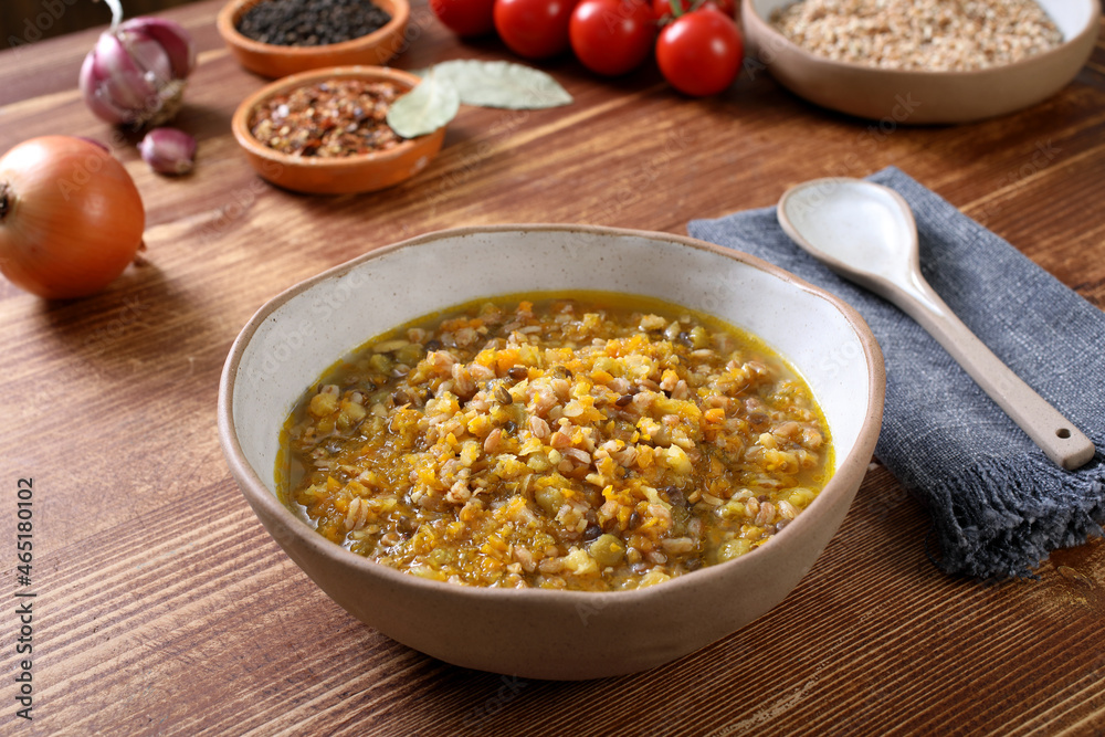 zuppa di cereali con verdure zuppa di cereali con verdure