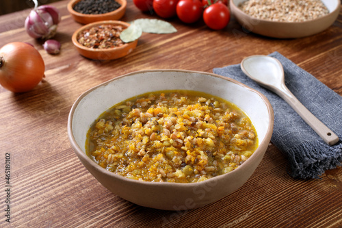 zuppa di cereali con verdure