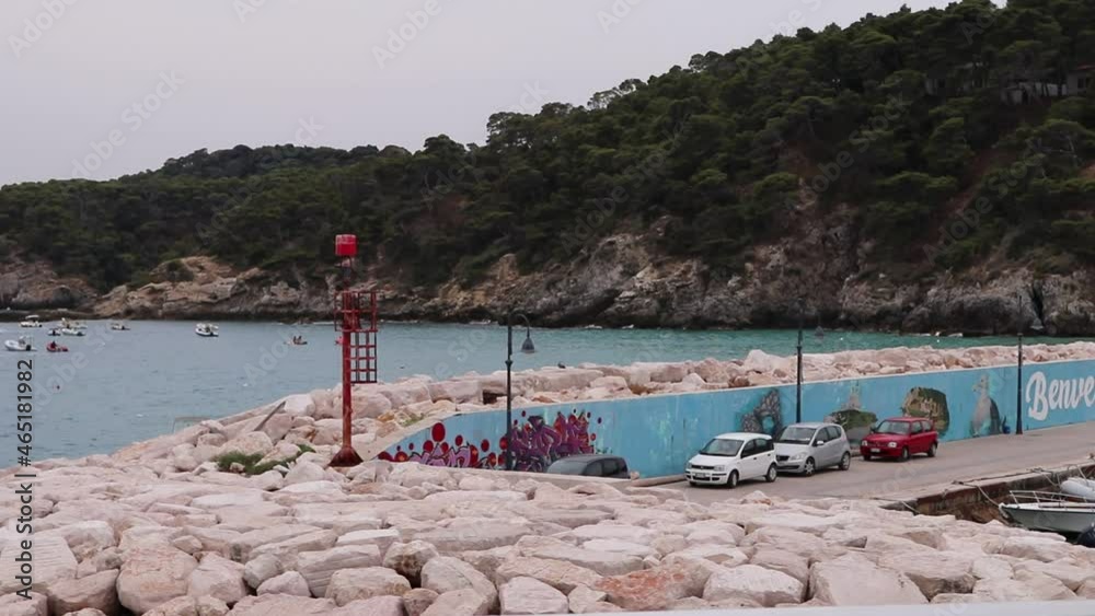 Isole Tremiti – Traghetto in arrivo al porto di San Domino