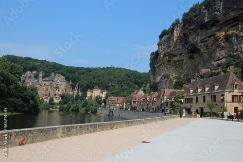 La Roque-Gageac, Francia. Localidad situada a pies de un acantilado y a orillas del rio Dordoña.