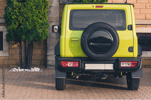 Papier peint rear of the car with spare wheel, off-road rear view