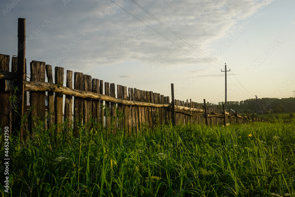 Obraz premium Old fence in a Russian village