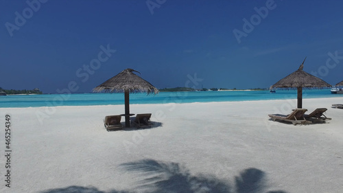 Fototapeta Naklejka Na Ścianę i Meble -  Two umbrellas with sun loungers on the Maldives beach
