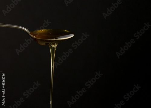 HONEY FLOWING FROM A SPOON