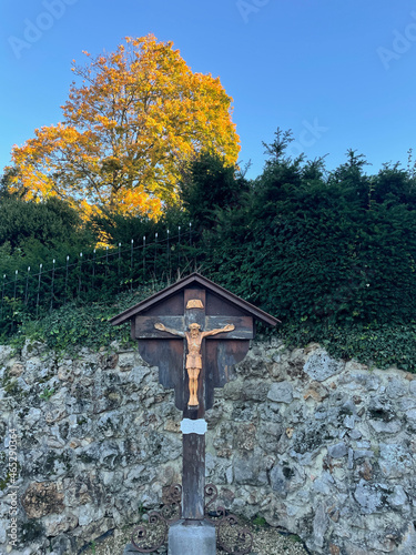 Wooden cross in Holset photo