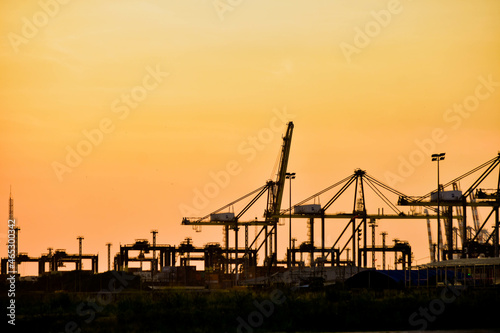 Silhouette photo during sunset, building construction in Laem Chabang deep sea port, Thailand. © Chay