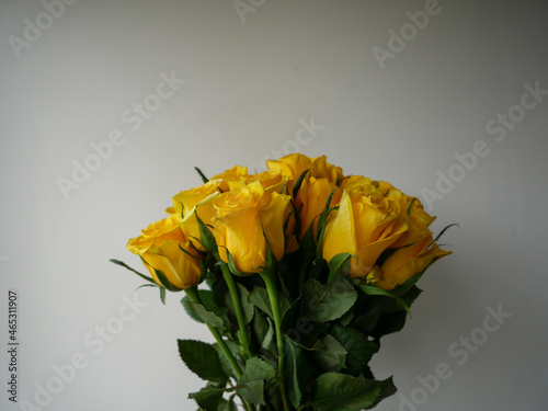 Bouquet of yellow roses no thorns