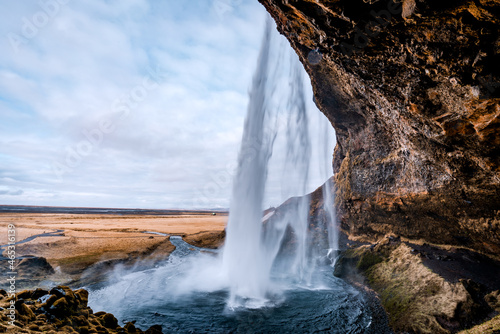 Seljalandsfoss auf Island  beeindruckender Wasserfall  den man umwandern kann.