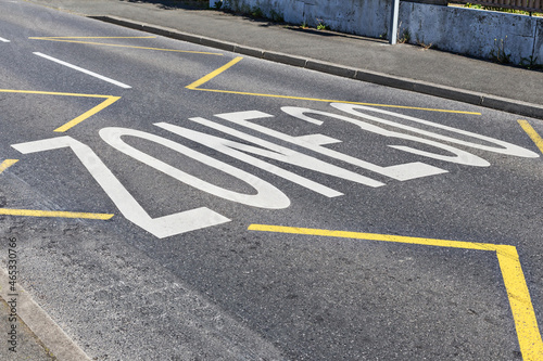 Wallpaper Mural Entering a 30 speed limit zone Torontodigital.ca