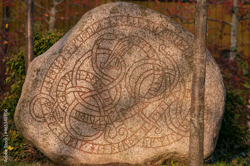 Obraz na plátně Rune stone with Midhgard serpent in Trelleborg
