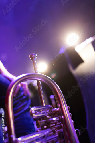 фотографія A flugelhorn illuminated by stage lights in a jazzy setting