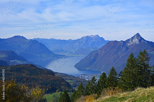 Blick über den Vierwaldstättersee auf den Pilatus (2119m), Zentralschweiz © Waldteufel
