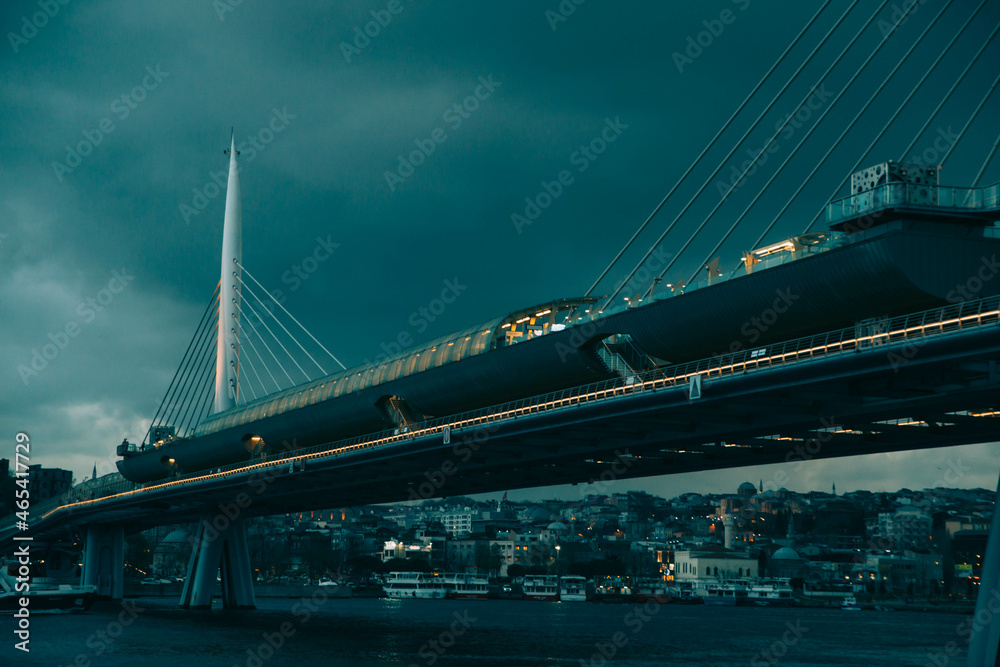 Obraz premium city bridge at night