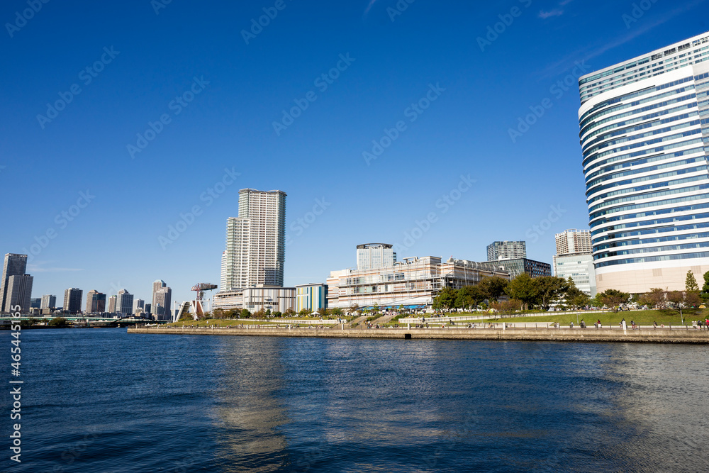 Naklejka premium 東京ベイエリア 豊洲、晴海運河の風景