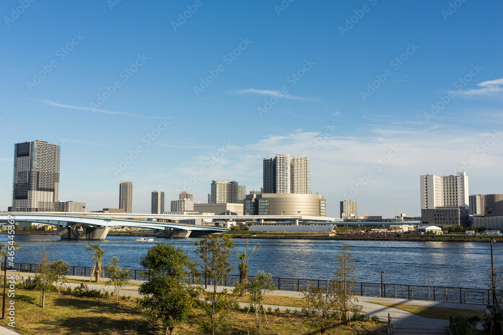 Fototapeta premium 東京ベイエリア 豊洲、晴海運河の風景