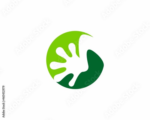 Gecko foot in the green circle logo