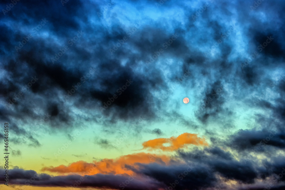 Naklejka premium Moon in the sky with clouds