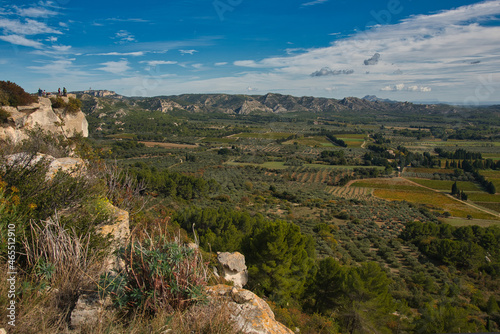 Die Landschaft der Alpilles in der Provence