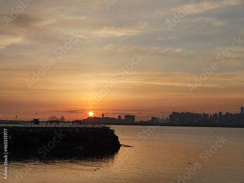 sunset over the harbor © 국원 한