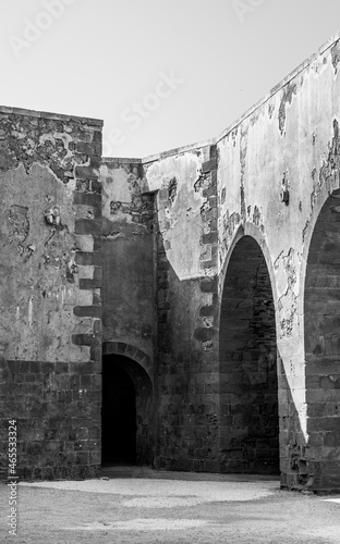 Obraz na płótnie Medieval walls and ports at fortress w salonie