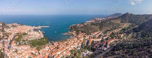 Fototapeta Naklejka Na Ścianę i Meble -  Panorama de la ville de Collioure