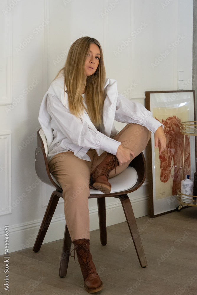 GIRL POSING IN DESIGN CHAIR GIRL POSING IN DESIGN CHAIR
