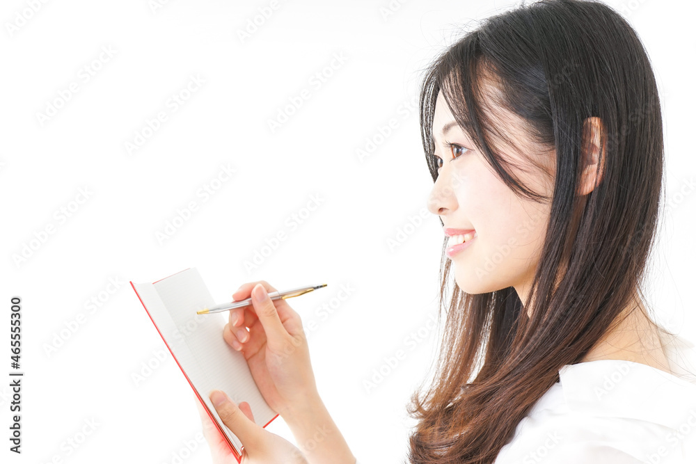 メモを取る若い女性 メモを取る若い女性