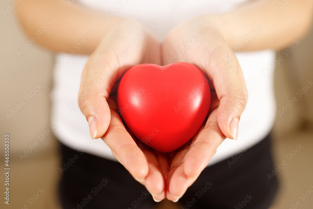 Maintaining a healthy heart Avoid smoking or alcoholic beverages and get enough rest. Maintaining a healthy heart Avoid smoking or alcoholic beverages and get enough rest.