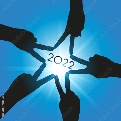 Carte de vœux 2022, avec cinq mains qui forment une étoile, symbole de l’union et du partenariat, pour réussir à atteindre les objectifs fixés de la nouvelle année.