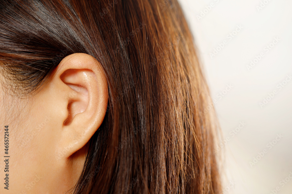 Health problems, women have a lot of pain in the ears. Health problems, women have a lot of pain in the ears.