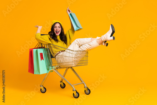 White excited woman making fun in shopping cart © Drobot Dean