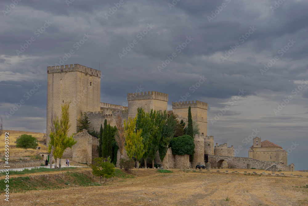castillo de Ampudia en la provincia de Palencia, España