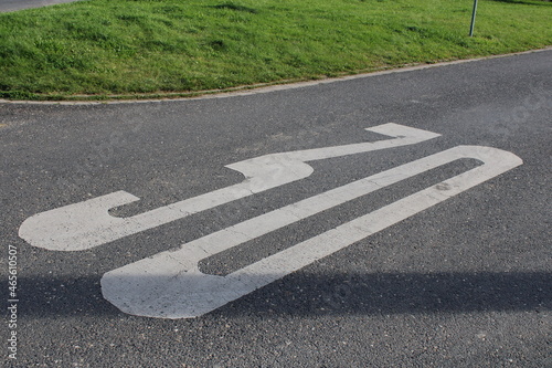 Straße mit 30 km pro Stunde Höchstgeschwindigkeit