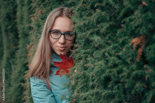 Autumn portrait of beautifu...