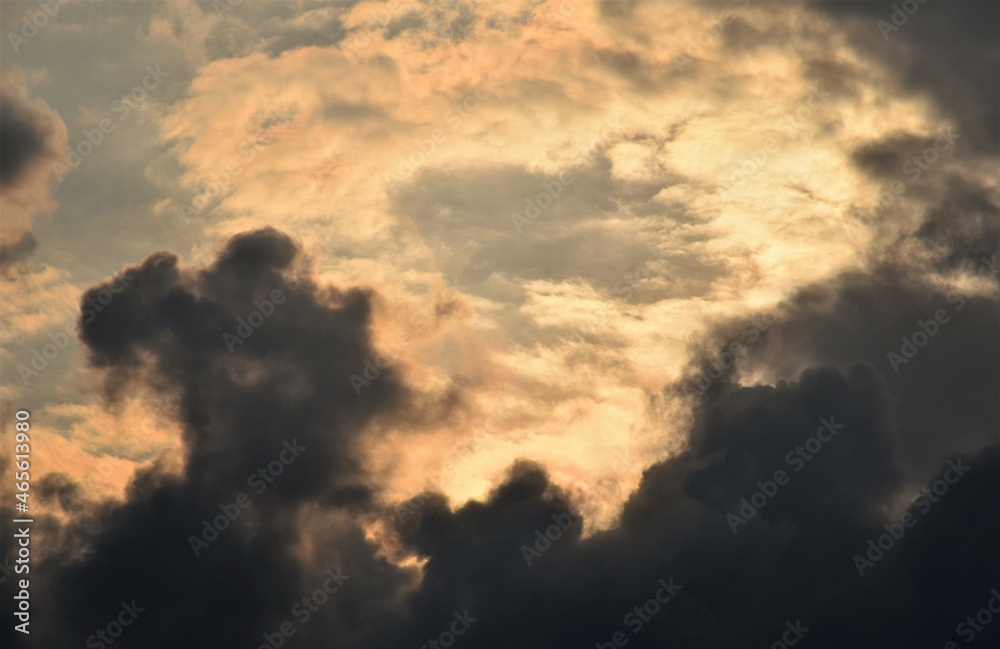 nuvens no pôr-do-sol
