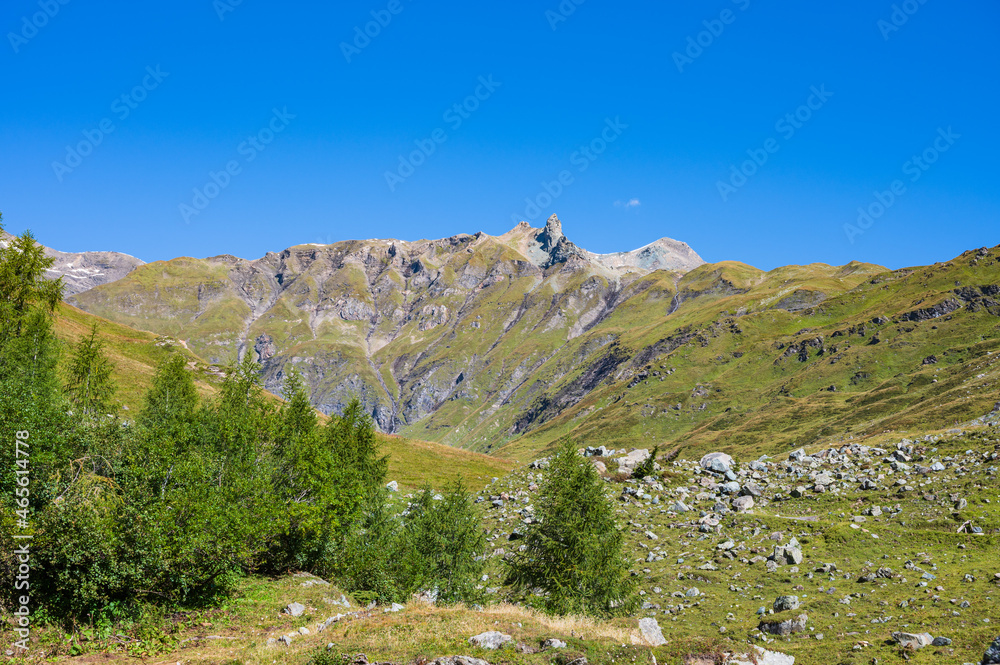 Bergpanorama in österreichischen Alpen nahe Großglockner Hochalpenstraße
